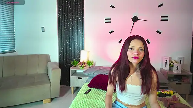 aurora petitee online show from 04/25/26, 01:36