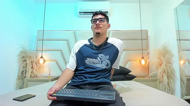 DylanLuxe online show from 03/25/26, 06:30