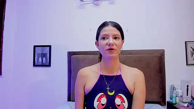 Snapshot of sofy_bonnet1 chatting on 06/08/26, 12:05 sofy bonnet1 online show from 06/08/26, 12:05