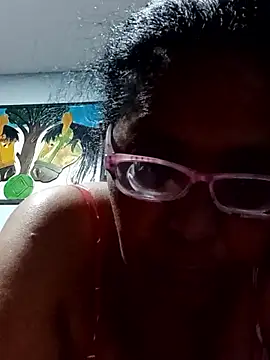 Snapshot of sexymomsn chatting on 05/16/26, 02:19 sexymomsn online show from 05/16/26, 02:19
