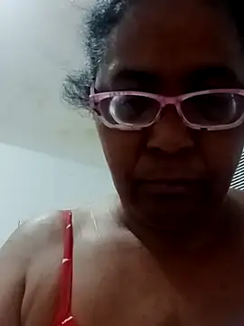 Snapshot of sexymomsn chatting on 06/22/26, 11:18 sexymomsn online show from 06/22/26, 11:18