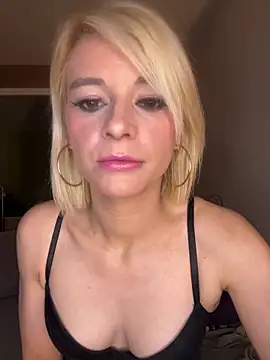 Snapshot of evaluminax chatting on 03/26/26, 12:39 evaluminax online show from 03/26/26, 12:39