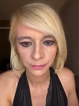 Snapshot of evaluminax chatting on 03/27/26, 09:25 evaluminax online show from 03/27/26, 09:25