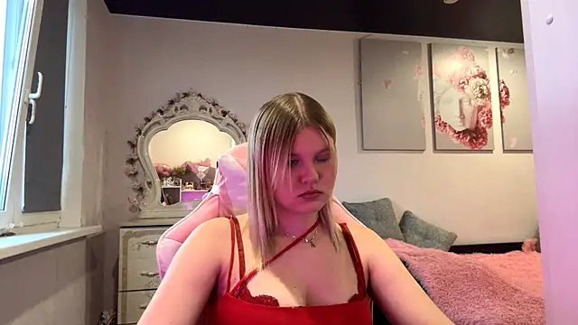 Snapshot of SweettAnny chatting on 06/15/26, 04:53 SweettAnny online show from 06/15/26, 04:53