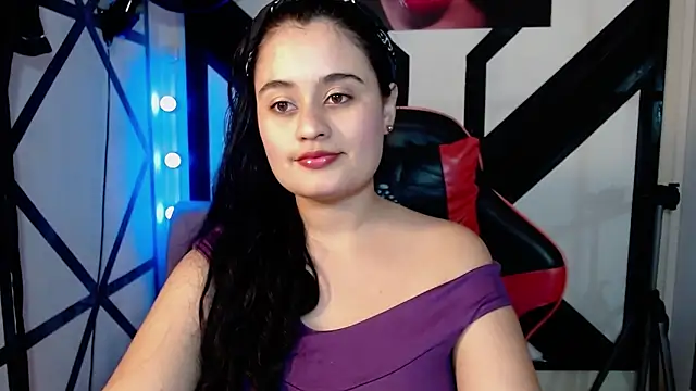 Snapshot of gabriela_tm1 chatting on 04/08/26, 11:54 gabriela tm1 online show from 04/08/26, 11:54