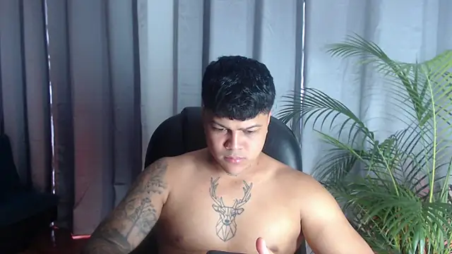 Snapshot of Pedro_x777 chatting on 06/25/26, 04:00 Pedro x777 online show from 06/25/26, 04:00