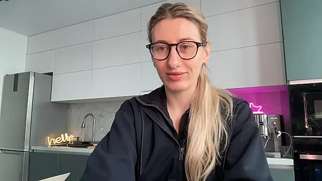 Snapshot of HEY_KITSUNKA chatting on 04/10/26, 09:14 HEY KITSUNKA online show from 04/10/26, 09:14