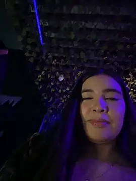 HaileyBiieber online show from 03/28/26, 02:22