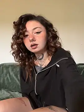 Snapshot of milou_xtx chatting on 04/13/26, 10:32 milou xtx online show from 04/13/26, 10:32