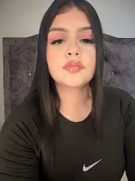 Snapshot of kloe_sexxys chatting on 04/06/26, 06:20 kloe sexxys online show from 04/06/26, 06:20