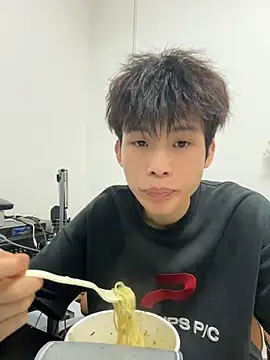 zzzzppp3 online show from 06/04/26, 10:32