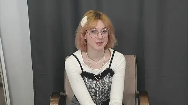 JuleeDutil online show from 03/24/26, 05:01