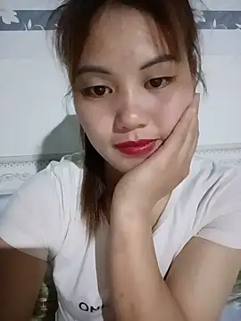 Snapshot of meg_06 chatting on 05/15/26, 03:30 meg 06 online show from 05/15/26, 03:30