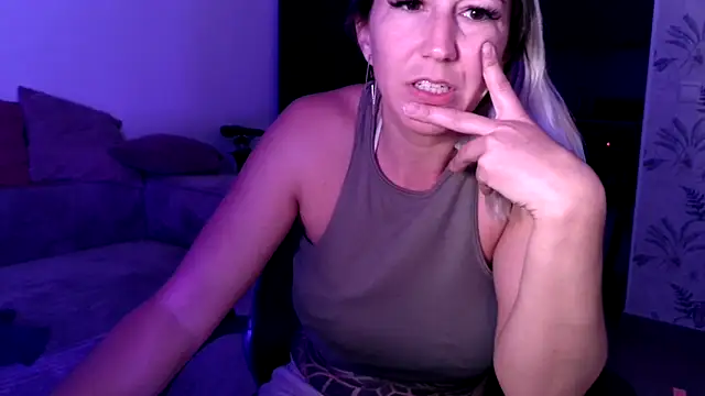 Snapshot of kendra_peach chatting on 03/25/26, 09:10 kendra peach online show from 03/25/26, 09:10