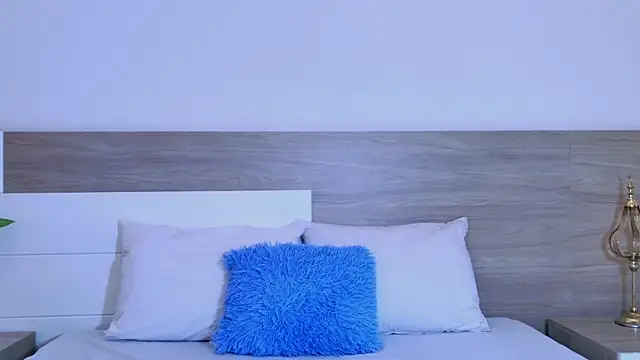 Elodie Laurent online show from 03/25/26, 12:22