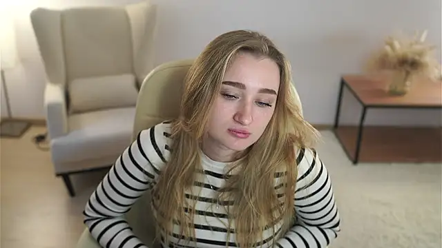 VioletteClaire online show from 03/25/26, 11:05