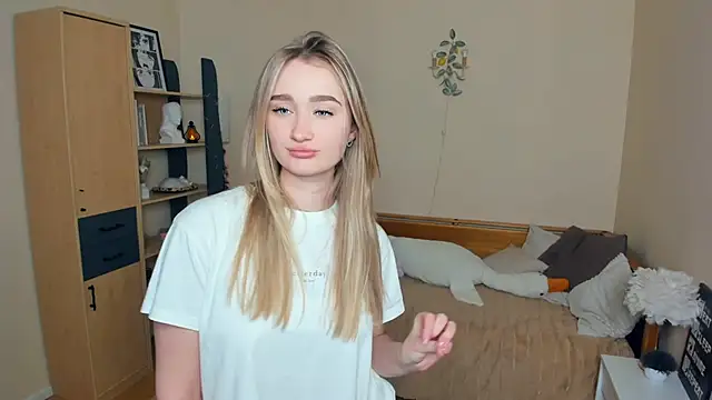 VioletteClaire online show from 04/18/26, 09:13