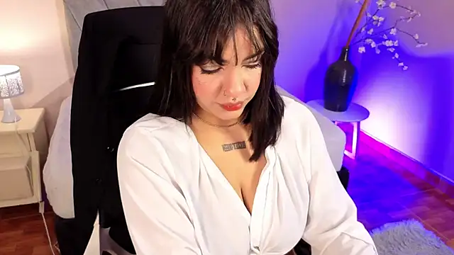 Snapshot of dania22_ chatting on 04/27/26, 02:15 dania22 online show from 04/27/26, 02:15