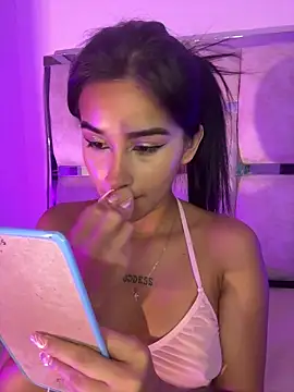 Snapshot of Lizzy_Bonnie chatting on 05/19/26, 11:55 Lizzy Bonnie online show from 05/19/26, 11:55