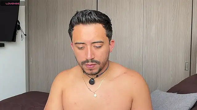 Diego Latinguy online show from 03/31/26, 03:01