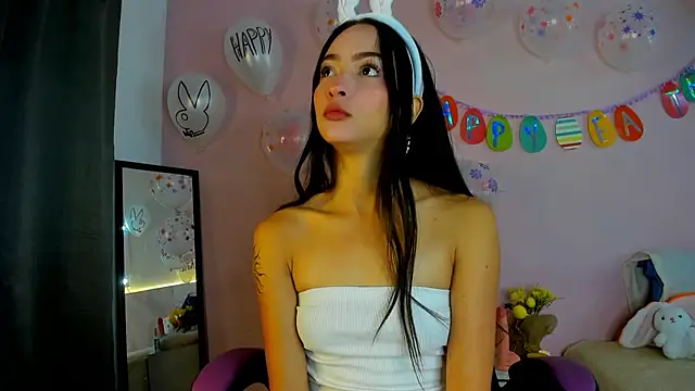 Snapshot of Daphne_Rosse chatting on 04/05/26, 12:02 Daphne Rosse online show from 04/05/26, 12:02