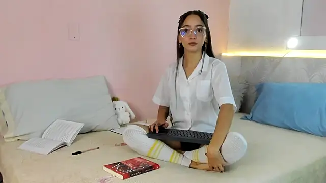 Snapshot of Daphne_Rosse chatting on 04/09/26, 11:48 Daphne Rosse online show from 04/09/26, 11:48