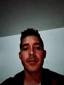 Snapshot of Gabriel_leon33 chatting on 06/25/26, 06:51 Gabriel leon33 online show from 06/25/26, 06:51