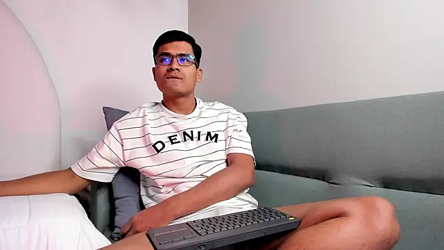 Snapshot of ThiagoVega_ chatting on 07/11/26, 04:26 ThiagoVega online show from 07/11/26, 04:26