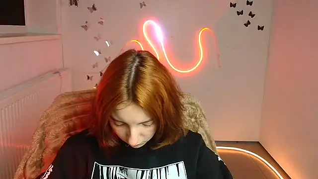 Snapshot of Butterfly_Milly chatting on 04/28/26, 05:45 Butterfly Milly online show from 04/28/26, 05:45