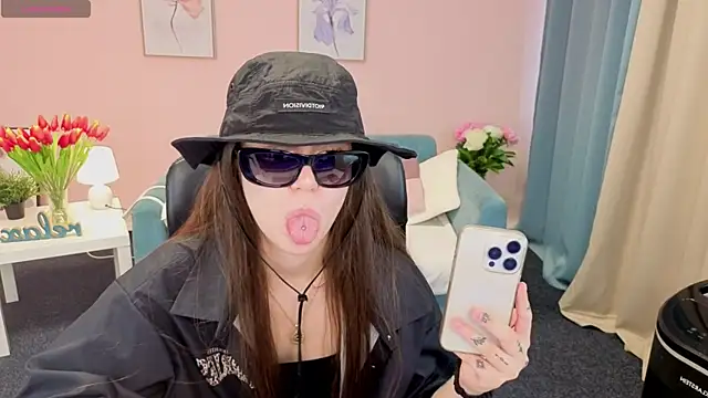 SunnyBloss online show from 06/23/26, 07:39