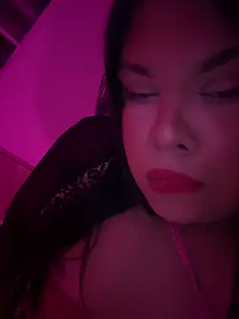 Snapshot of NicoleBBigAss chatting on 05/20/26, 11:33 NicoleBBigAss online show from 05/20/26, 11:33