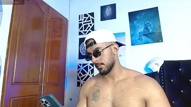 Snapshot of romanpearce_ chatting on 07/04/26, 08:37 romanpearce online show from 07/04/26, 08:37