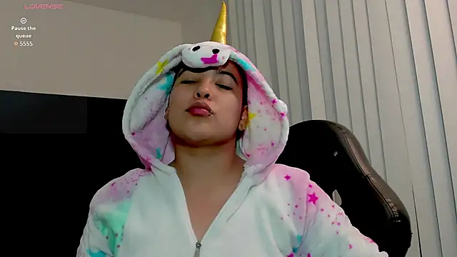 AfroditaVega  online show from 04/17/26, 06:00