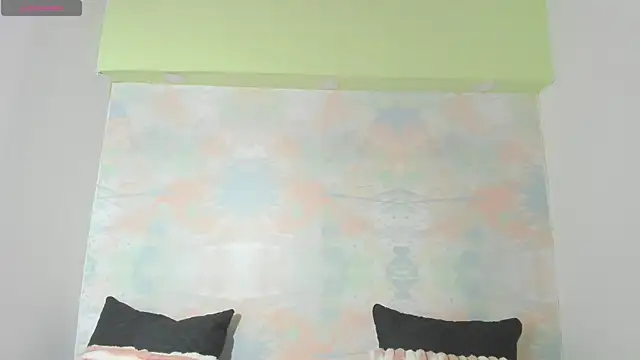 Snapshot of Sara_Hanks chatting on 04/28/26, 03:39 Sara Hanks online show from 04/28/26, 03:39