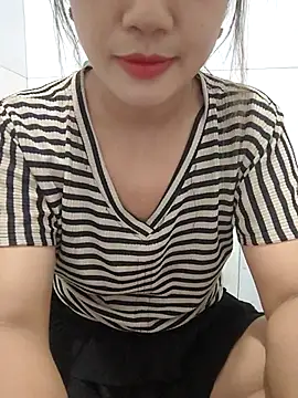 Snapshot of xinhxinh-cute chatting on 04/07/26, 02:06 xinhxinh-cute online show from 04/07/26, 02:06