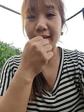 Snapshot of xinhxinh-cute chatting on 04/12/26, 10:53 xinhxinh-cute online show from 04/12/26, 10:53