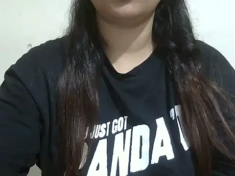 Snapshot of shivi_jaan chatting on 06/05/26, 04:02 shivi jaan online show from 06/05/26, 04:02