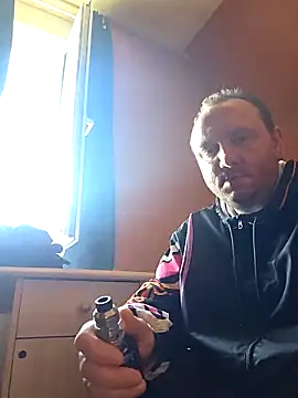 Snapshot of Ylidd chatting on 03/26/26, 01:28 Ylidd online show from 03/26/26, 01:28