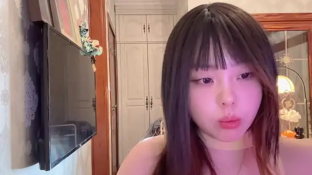 Snapshot of thelittlexx chatting on 05/03/26, 12:00 thelittlexx online show from 05/03/26, 12:00