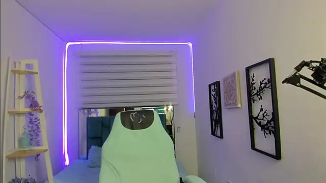 Sara Red X online show from 04/24/26, 03:53