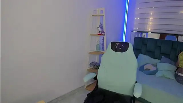 Sara Red X online show from 04/25/26, 07:44