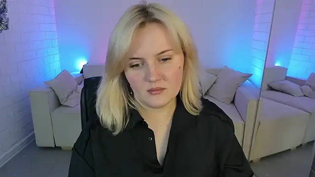 Snapshot of KathyBriggs chatting on 03/28/26, 05:18 KathyBriggs online show from 03/28/26, 05:18