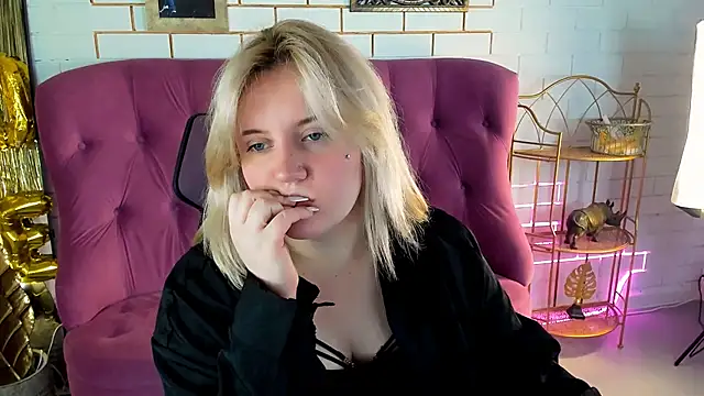 Snapshot of KathyBriggs chatting on 04/25/26, 05:10 KathyBriggs online show from 04/25/26, 05:10