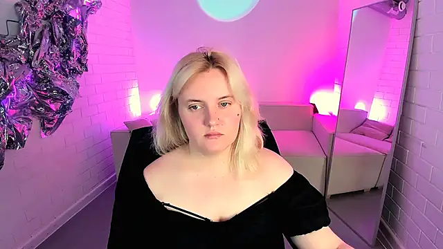 Snapshot of KathyBriggs chatting on 06/18/26, 05:08 KathyBriggs online show from 06/18/26, 05:08