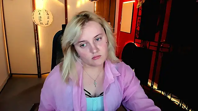 Snapshot of KathyBriggs chatting on 06/19/26, 05:12 KathyBriggs online show from 06/19/26, 05:12
