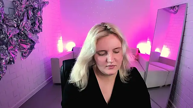 Snapshot of KathyBriggs chatting on 06/25/26, 05:12 KathyBriggs online show from 06/25/26, 05:12