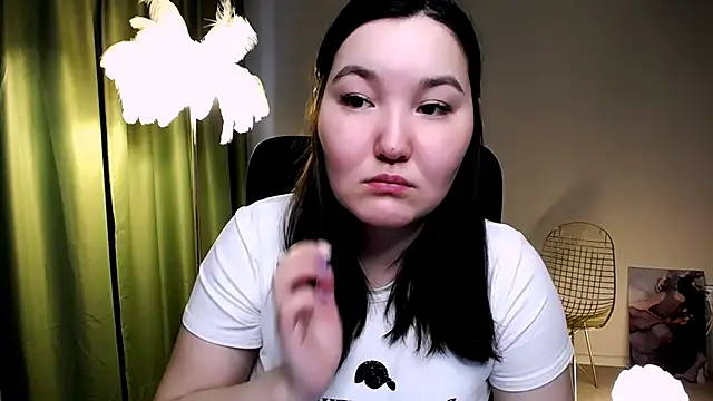 Snapshot of CamilaMartiez chatting on 04/30/26, 11:49 CamilaMartiez online show from 04/30/26, 11:49