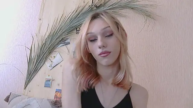 Snapshot of Kirana_Hayes chatting on 04/03/26, 02:04 Kirana Hayes online show from 04/03/26, 02:04