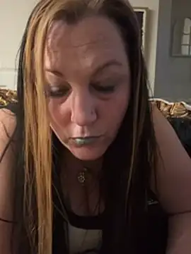 Queenemerald online show from 04/01/26, 02:34