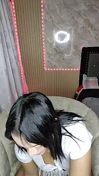 Snapshot of Saraa_M chatting on 06/14/26, 05:48 Saraa M online show from 06/14/26, 05:48